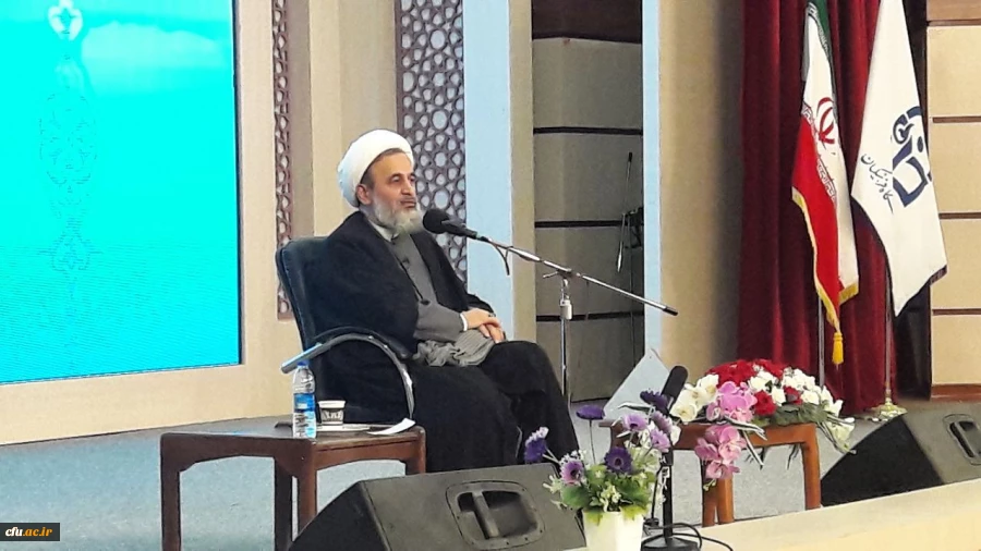 استاد پناهیان در دانشگاه فرهنگیان خراسان رضوی در مشهد:
هسته مرکزی انقلاب ایران، «عقلانیت» است؛ در حوزه معرفی انقلاب کم کاری کرده ایم