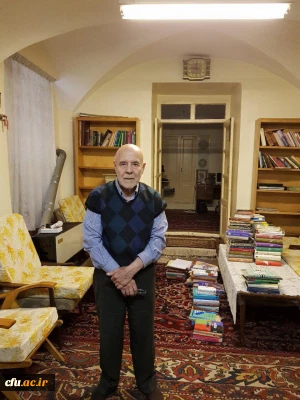 اهدای کتاب توسط استاد عبدالحسین نفیسی به دانشگاه فرهنگیان