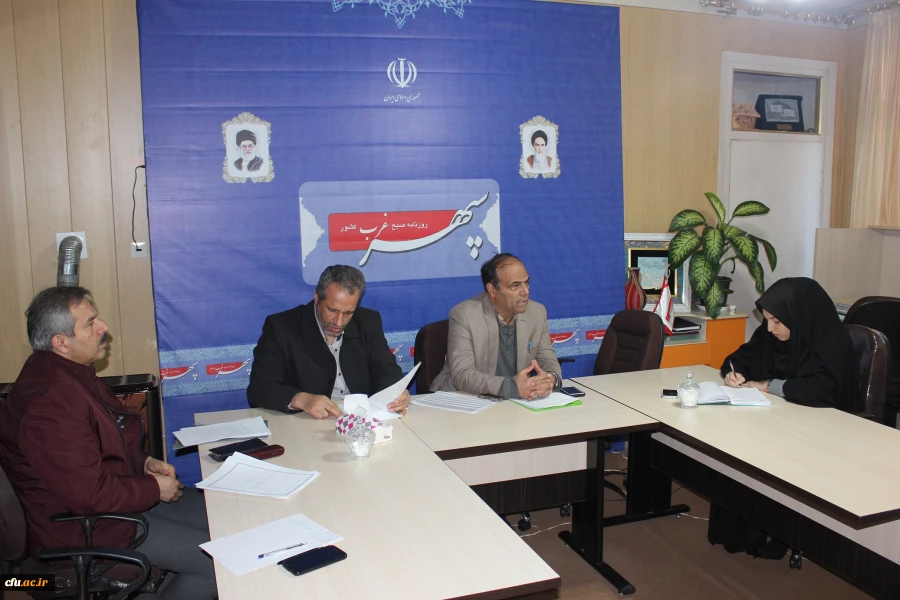 با حضور دکتر علیرضا علی صوفی در دفتر روزنامه سپهر غرب همدان  برگزار شد:

نشست گرامیداشت یکصد سالگی تربیت معلم در کشور، بویژه هشتاد سالگی مراکز تربیت معلم استان همدان  به روایت اسناد