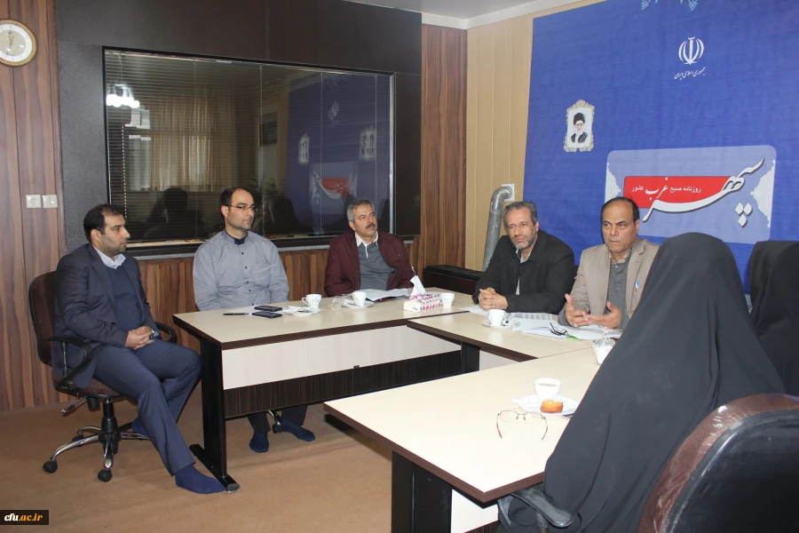 با حضور دکتر علیرضا علی صوفی در دفتر روزنامه سپهر غرب همدان  برگزار شد:

نشست گرامیداشت یکصد سالگی تربیت معلم در کشور، بویژه هشتاد سالگی مراکز تربیت معلم استان همدان  به روایت اسناد