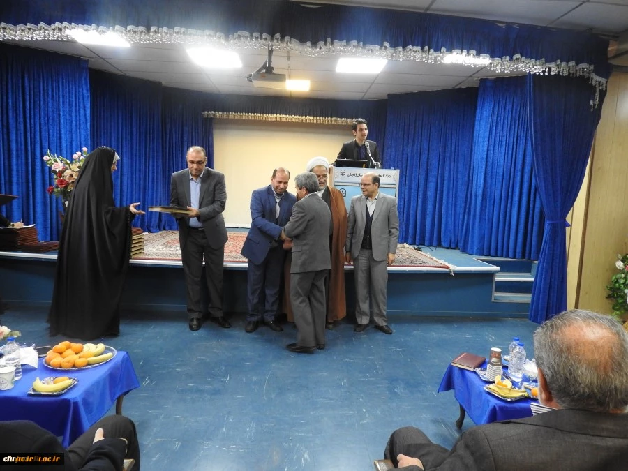 با حضور پیشکسوتان عرصه تعلیم و تربیت معلم برگزار شد:

نکوداشت یکصدمین سال تاسیس مراکز تربیت معلم در ایران و پنجاه و هفتمین سال تأسیس آن در استان زنجان 2