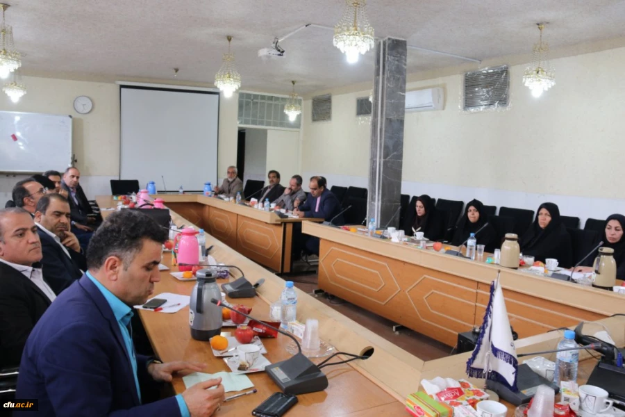 نشست مدیر کل اداره نشر و اطلاع رسانی پژوهش دانشگاه فرهنگیان با اعضای هیئت علمی پردیس های استان یزد
 8