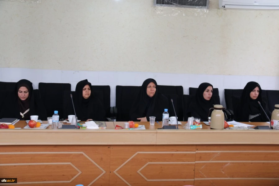 نشست مدیر کل اداره نشر و اطلاع رسانی پژوهش دانشگاه فرهنگیان با اعضای هیئت علمی پردیس های استان یزد
 10