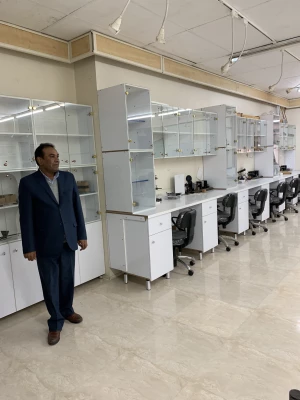 بازدید معاون مدیرکل مشاوره، بهداشت و سلامت و هیات همراه از مرکز آموزشی شهید بهشتی تهران 4