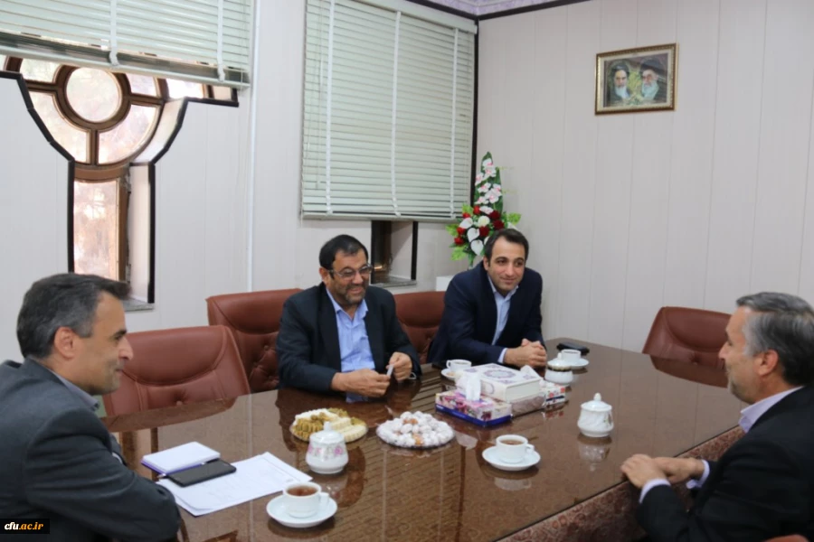 دیدار شهردار و رئیس شورای شهر یزد با سرپرست دانشگاه فرهنگیان استان یزد
 4
دیدار شهردار و رئیس شورای شهر یزد با سرپرست دانشگاه فرهنگیان استان یزد
 7