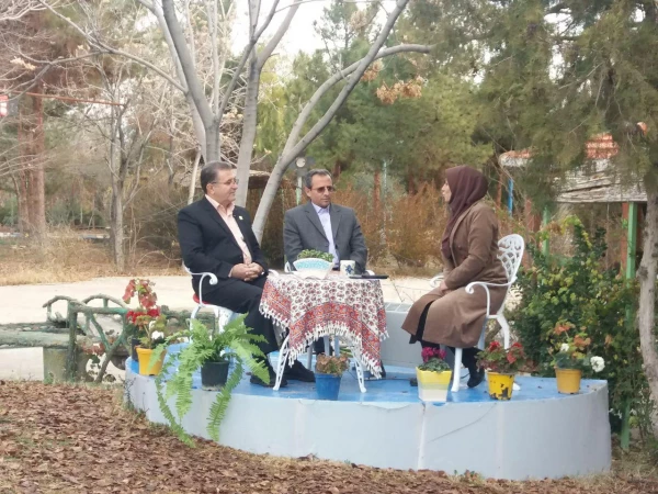 باحضور دکتر طاهر نیا در برنامه زنده صبحگاهی شبکه سمنان گزارشی از یکصدمین سالگرد تاسیس مراکز تربیت معلم بیان شد 3