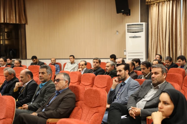 نشست صمیمی کارکنان سازمان مرکزی و معاونت طرح و برنامه و توسعه منابع در سال 1397 7