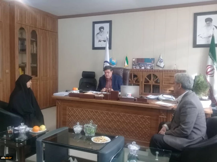 دکتر خنیفر در نشست صمیمانه با معاون دانشجویی دانشگاه فرهنگیان:

برگزاری دوره های تخصصی مهارت آموزی فرصتی برای نزدیک شدن به استانداردها 3