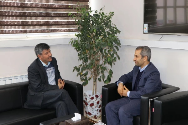 سرپرست دانشگاه فرهنگیان استان اصفهان در دیدار با مدیر کل اداره نوسازی مدارس استان:

به دنبال اجرای طرح جامع برای احداث دانشگاه هستیم