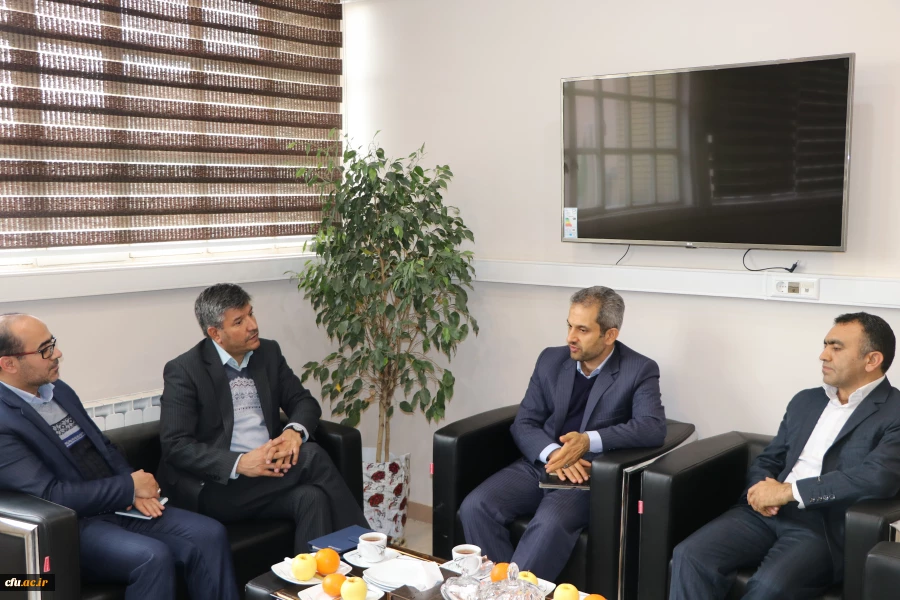 سرپرست دانشگاه فرهنگیان استان اصفهان در دیدار با مدیر کل اداره نوسازی مدارس استان:

به دنبال اجرای طرح جامع برای احداث دانشگاه هستیم