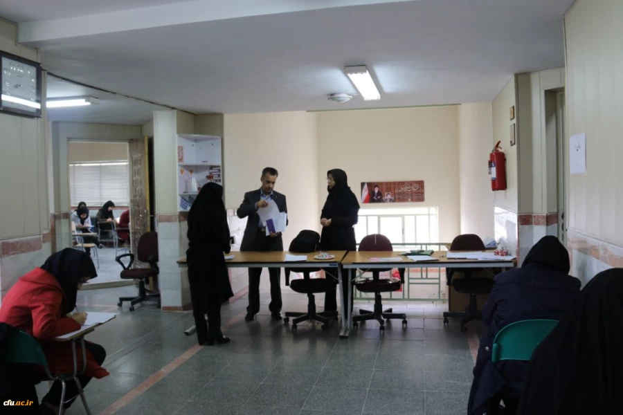 بازدید مدیر دانشگاه فرهنگیان استان از روند برگزاری امتحانات پایان ترم پردیس فاطمه الزهرا (س) یزد
 6