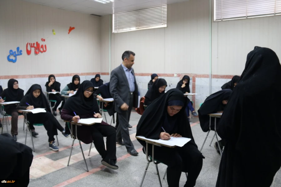 بازدید مدیر دانشگاه فرهنگیان استان از روند برگزاری امتحانات پایان ترم پردیس فاطمه الزهرا (س) یزد
 7