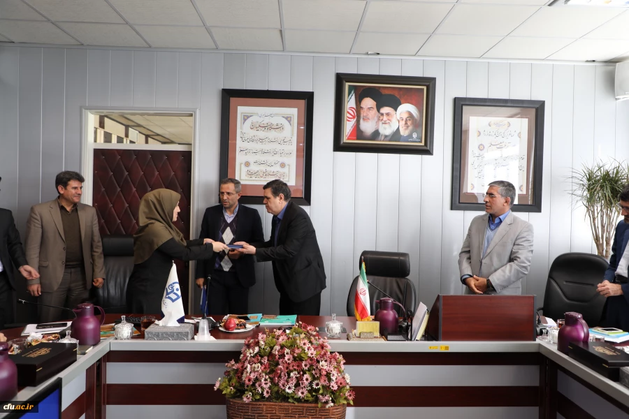 تقدیر دکتر خنیفر از همکاران معاونت پژوهش 5