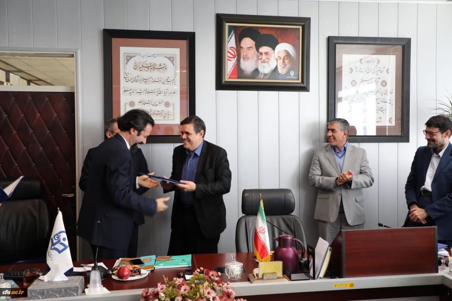 تقدیر دکتر خنیفر از همکاران معاونت پژوهش 9