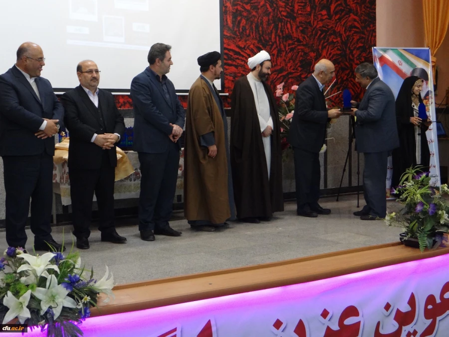 باحضور مسئولین و مدیران ارشد، پیشکسوتان و روسای سابق مراکز تربیت معلم و دانشگاه فرهنگیان استان

مراسم نکوداشت یکصد سال تلاش و پویایی تربیت معلم در دانشگاه فرهنگیان استان آذربایجان غربی برگزار شد 2