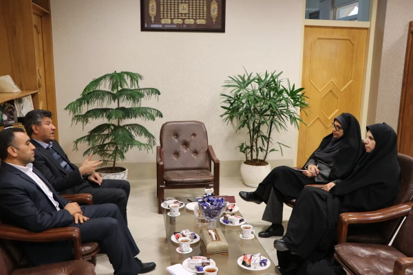 سرپرست دانشگاه فرهنگیان استان اصفهان در دیدار با مدیرکل سازمان بهزیستی استان اصفهان:

دانشجو معلمان باید مروج  فرهنگ تعامل و ارتباط با معلولین باشند