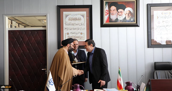 از سوی معاون پژوهشی و فناوری انجام شد:

اهدا لوح تقدیر و تندیس غرفه برتر نوزدهمین نمایشگاه دستاوردهای پژوهشی و فناوری به رییس دانشگاه 2