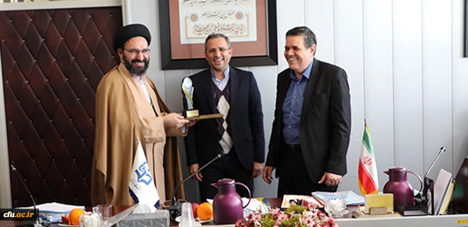 از سوی معاون پژوهشی و فناوری انجام شد:

اهدا لوح تقدیر و تندیس غرفه برتر نوزدهمین نمایشگاه دستاوردهای پژوهشی و فناوری به رییس دانشگاه 3