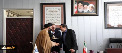 از سوی معاون پژوهشی و فناوری انجام شد:

اهدا لوح تقدیر و تندیس غرفه برتر نوزدهمین نمایشگاه دستاوردهای پژوهشی و فناوری به رییس دانشگاه