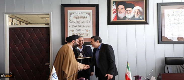 از سوی معاون پژوهشی و فناوری انجام شد:

اهدا لوح تقدیر و تندیس غرفه برتر نوزدهمین نمایشگاه دستاوردهای پژوهشی و فناوری به رییس دانشگاه 4
