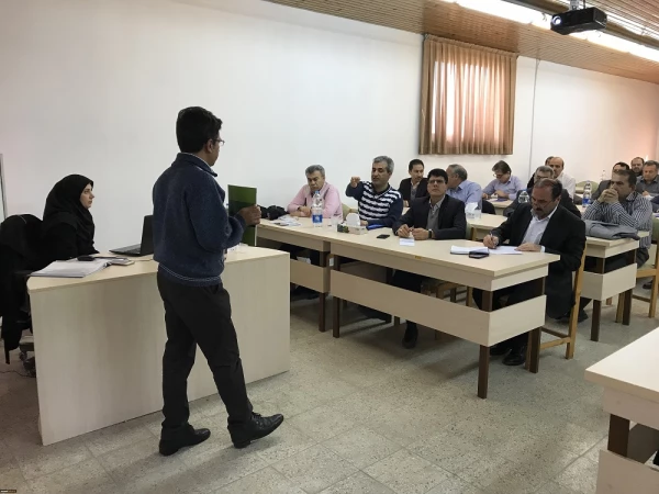 دکتر نامداری، مدیر کل دفتر برنامه ریزی درسی و آموزشی:
آشنایی مدیران گروه با قوانین و مقررات آموزشی در کارگاه های پنج گانه