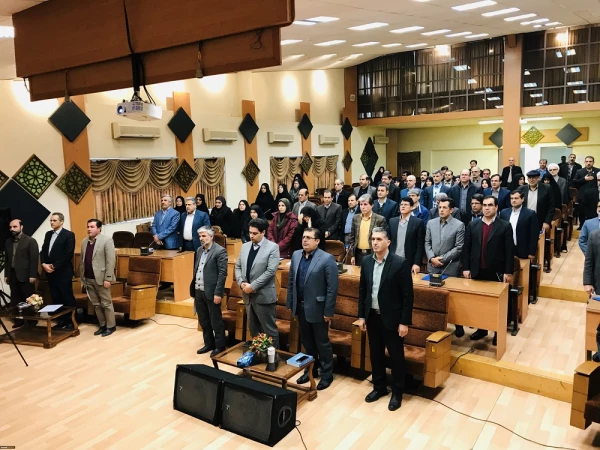 دکتر روشندل معاون آموزشی وتحصیلات تکمیلی دانشگاه فرهنگیان:
نشست مدیران گروه سرآغاز فعالیتی بزرگ ،مبارک و علمی در راستای اعتلای جایگاه دانشگاه فرهنگیان است.