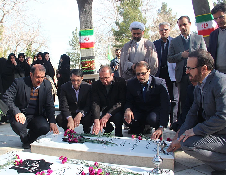 آغازبکار چهارمین گردهمایی  رویش با ادای احترام به شهدای گمنام پردیس شهید بهشتی مشهد 5