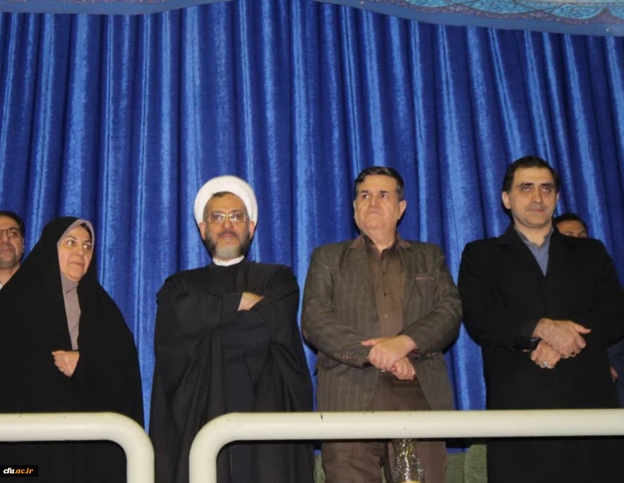 رییس دانشگاه فرهنگیان:

بهترین معلم کسی است که از لحاظ جسمی و هم از لحاظ روحی آمادگی تربیت نسل فردا را داشته باشد.
 6