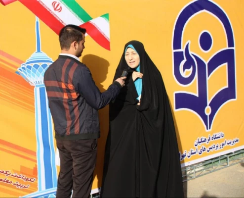 دکتر میترا روحی، مدیر کل تربیت بدنی دانشگاه فرهنگیان در افتتاحیه دومین جشنواره ورزشی 
 2