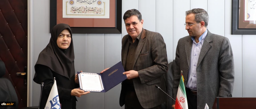 در دومین جلسه شورای سیاستگذاری پنجمین همایش ملی تربیت معلم صورت گرفت:

 تبادل تفاهم نامه همکاری های علمی پژوهشی میان دانشگاه فرهنگیان و دانشگاه تهران 5