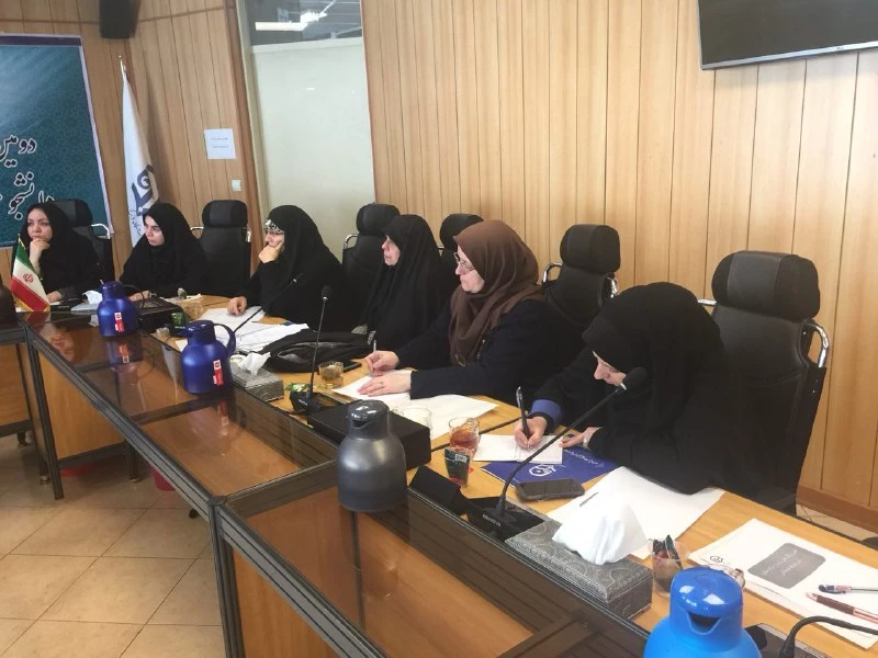 دکتر مصطفی عرب مدیرکل مشاوره، بهداشت و سلامت در نشست شورای مشورتی عنوان کرد:

جایگاه روانشناسی باید ارتقاء و مراکز مشاوره احیاء گردد
 2