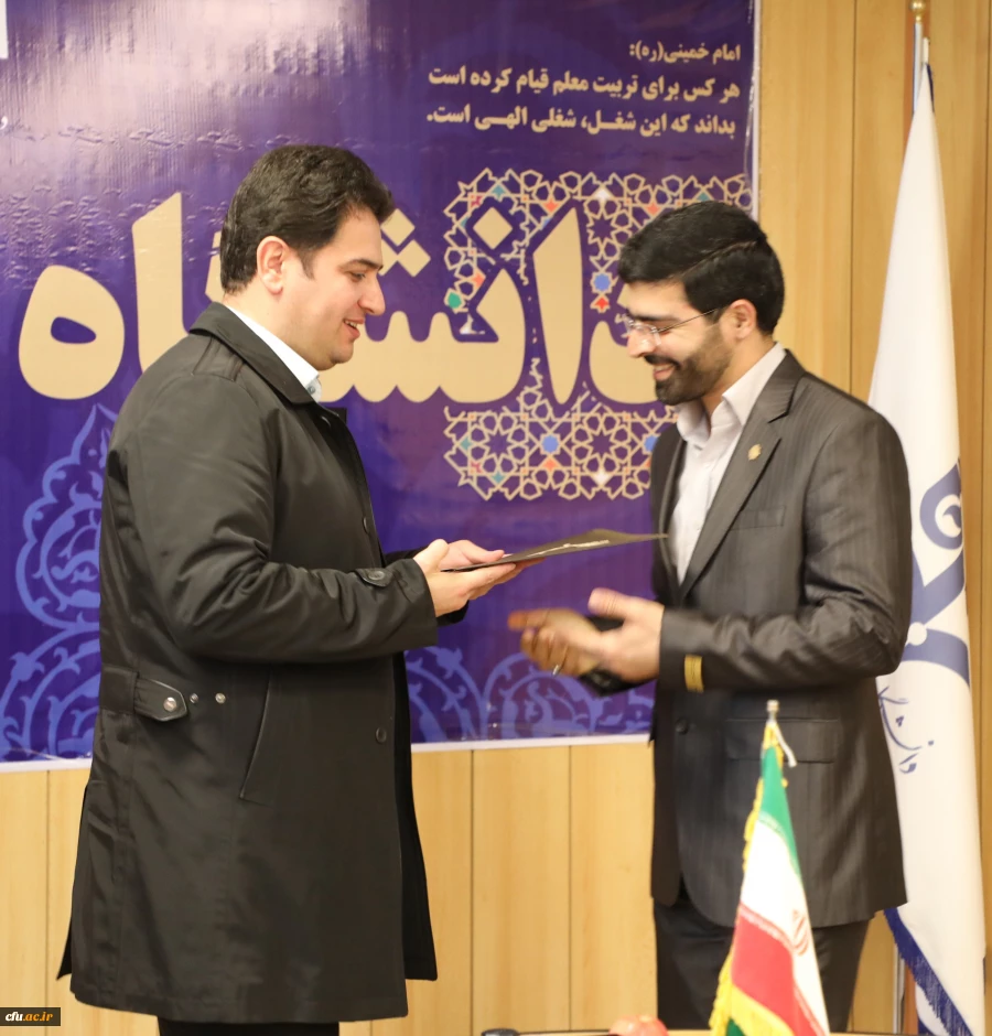 دکتر روشن دل در جلسه همکاران معاونت آموزشی و تحصیلات تکمیلی:
حمایت حکیمانه و عالمانه مقام معظم رهبری (مدظله العالی)، بیانگر اهمیت استراتژیک و ماموریت ملّی دانشگاه فرهنگیان است. 2