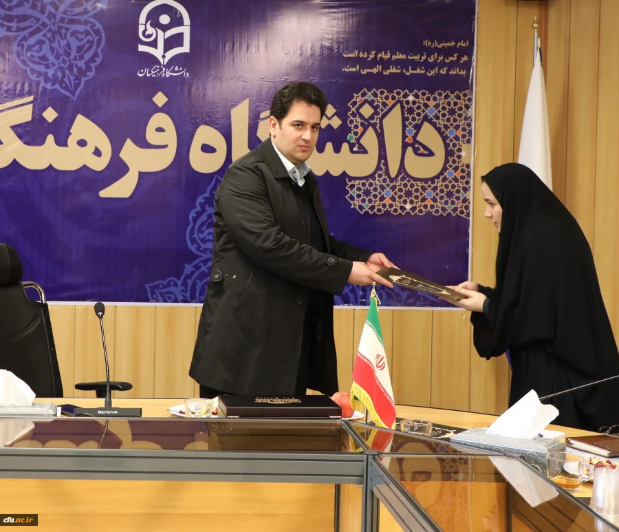 دکتر روشن دل در جلسه همکاران معاونت آموزشی و تحصیلات تکمیلی:
حمایت حکیمانه و عالمانه مقام معظم رهبری (مدظله العالی)، بیانگر اهمیت استراتژیک و ماموریت ملّی دانشگاه فرهنگیان است. 2