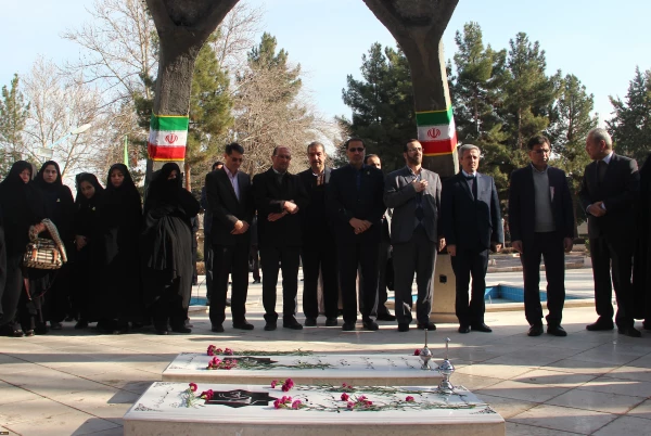 آغازبکار چهارمین گردهمایی رویش با ادای احترام به شهدای گمنام پردیس شهید بهشتی مشهد 5