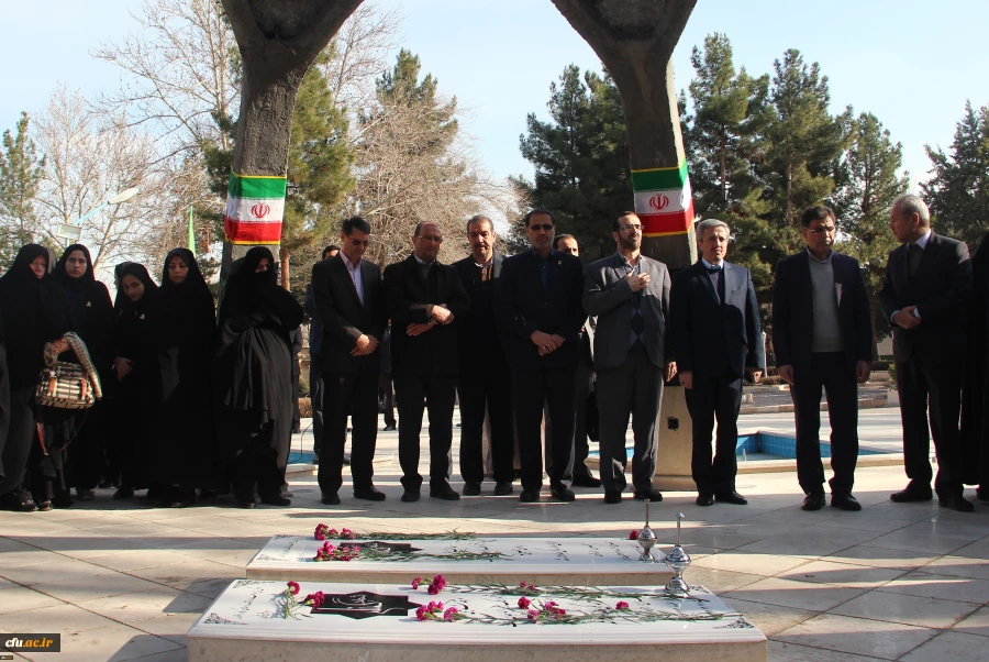 آغازبکار چهارمین گردهمایی رویش با ادای احترام به شهدای گمنام پردیس شهید بهشتی مشهد 5