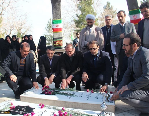 آغازبکار چهارمین گردهمایی رویش با ادای احترام به شهدای گمنام پردیس شهید بهشتی مشهد 6