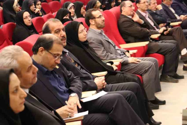 مدیرکل پشتیبانی و رفاه کارکنان دانشگاه در آیین افتتاحیه چهارمین دوره رویش:

رویش آغازی برای احیای فعالیتهای دانشجو مدار بر مدار اهداف انقلاب اسلامی
 2