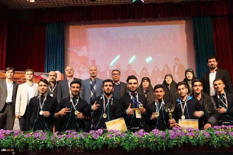 با معرفی استان های برگزیده در بخش دانشجومعلمان پسر:

دومین جشنواره ورزش های همگانی دانشجو معلمان دانشگاه فرهنگیان به پایان رسید. 2