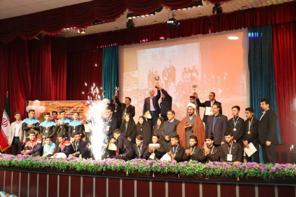 با معرفی استان های برگزیده در بخش دانشجومعلمان پسر:

دومین جشنواره ورزش های همگانی دانشجو معلمان دانشگاه فرهنگیان به پایان رسید. 2