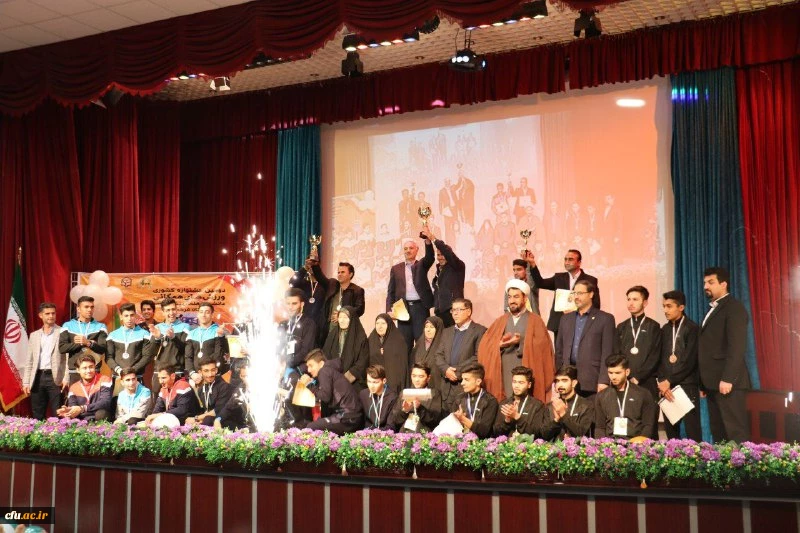 با معرفی استان های برگزیده در بخش دانشجومعلمان پسر:

دومین جشنواره ورزش های همگانی دانشجو معلمان دانشگاه فرهنگیان به پایان رسید. 2