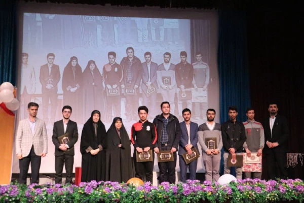 با معرفی استان های برگزیده در بخش دانشجومعلمان پسر:

دومین جشنواره ورزش های همگانی دانشجو معلمان دانشگاه فرهنگیان به پایان رسید. 4