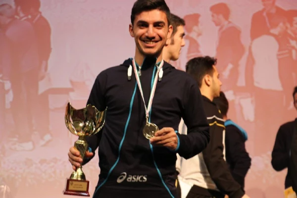 با معرفی استان های برگزیده در بخش دانشجومعلمان پسر:

دومین جشنواره ورزش های همگانی دانشجو معلمان دانشگاه فرهنگیان به پایان رسید. 3