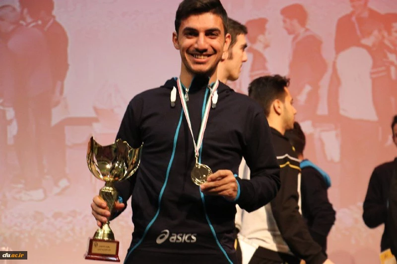 با معرفی استان های برگزیده در بخش دانشجومعلمان پسر:

دومین جشنواره ورزش های همگانی دانشجو معلمان دانشگاه فرهنگیان به پایان رسید. 3