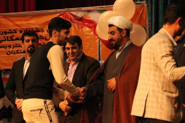 با معرفی استان های برگزیده در بخش دانشجومعلمان پسر:

دومین جشنواره ورزش های همگانی دانشجو معلمان دانشگاه فرهنگیان به پایان رسید. 2