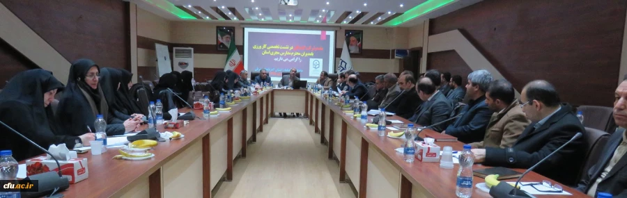 نشست تخصصی با مدیران مدارس مجری کاروزی استان آذربایجان شرقی