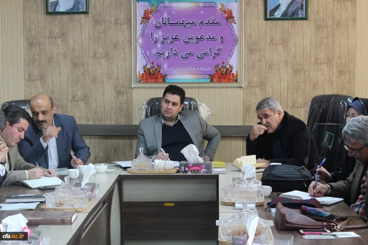 دیدارصمیمی دکتر روشندل معاون آموزشی وتحصیلات تکمیلی دانشگاه فرهنگیان کشور بااعضای هیئت علمی دانشگاه فرهنگیان استان قزوین 3