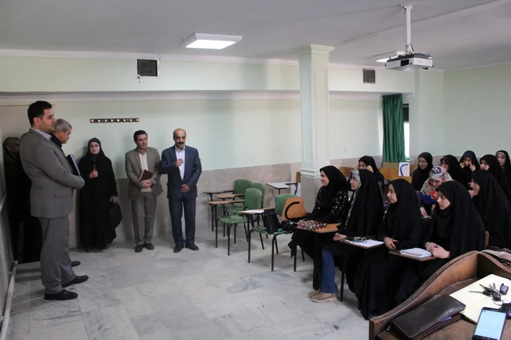 دیدارصمیمی دکتر روشندل معاون آموزشی وتحصیلات تکمیلی دانشگاه فرهنگیان کشور بااعضای هیئت علمی دانشگاه فرهنگیان استان قزوین 9