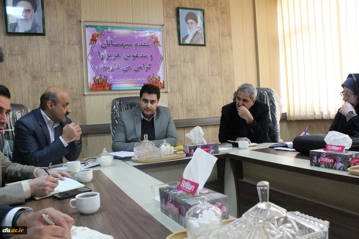 دیدارصمیمی دکتر روشندل معاون آموزشی وتحصیلات تکمیلی دانشگاه فرهنگیان کشور بااعضای هیئت علمی دانشگاه فرهنگیان استان قزوین 3