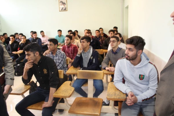 دیدارصمیمی دکتر روشندل معاون آموزشی وتحصیلات تکمیلی دانشگاه فرهنگیان کشور بااعضای هیئت علمی دانشگاه فرهنگیان استان قزوین 10