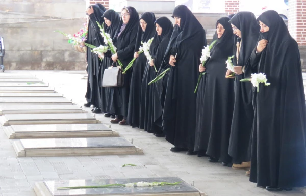 حضور در گلزار شهدا تبریز و تجدید پیمان با آرمان های بلند انقلاب اسلامی